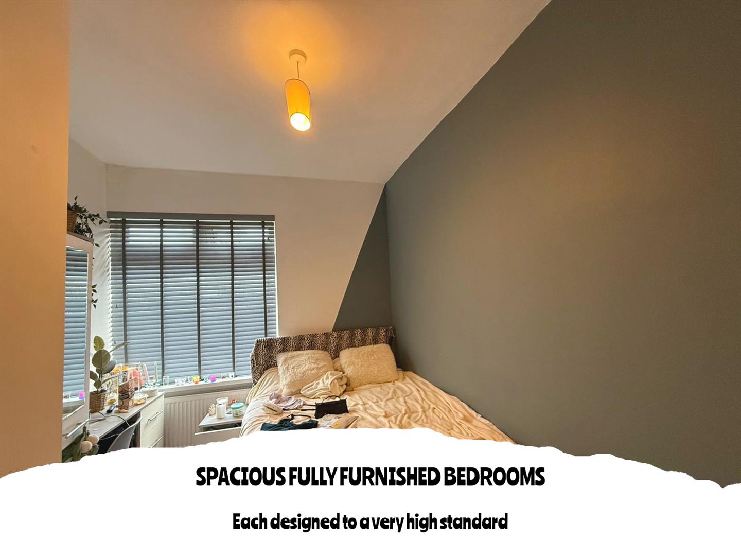 Room Kingswood Road in Manchester