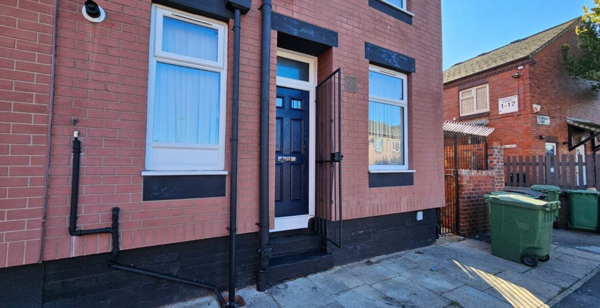 House Cleveleys Avenue in Leeds