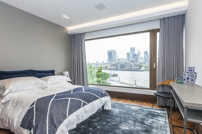 Flat Earls Way in Greater London