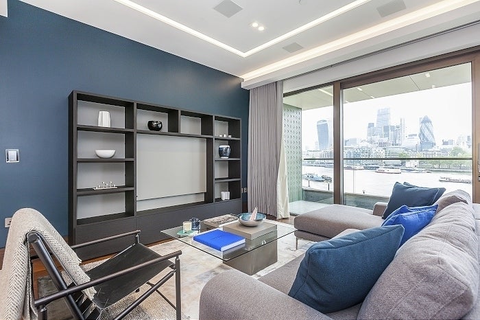 Flat Earls Way in Greater London