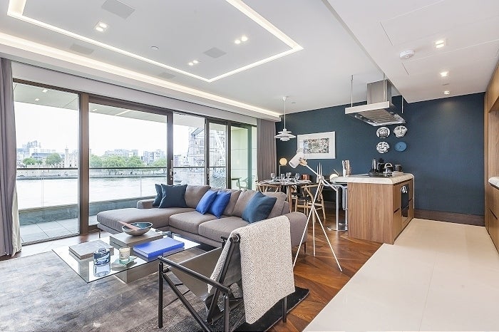 Flat Earls Way in Greater London