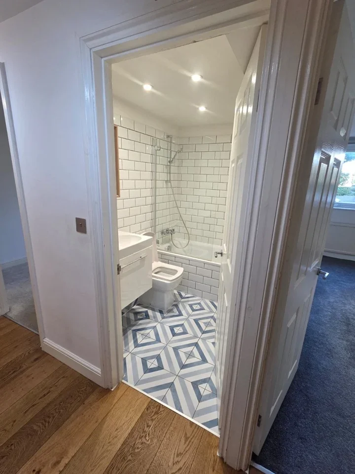 Flat Bramley Hill in Greater London
