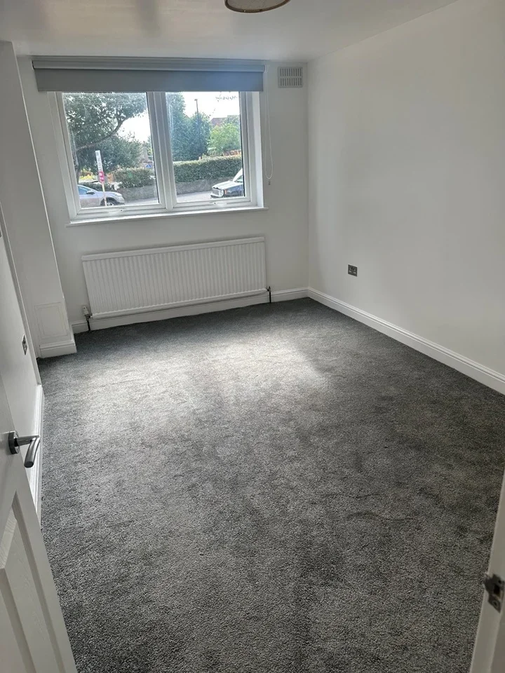 Flat Bramley Hill in Greater London