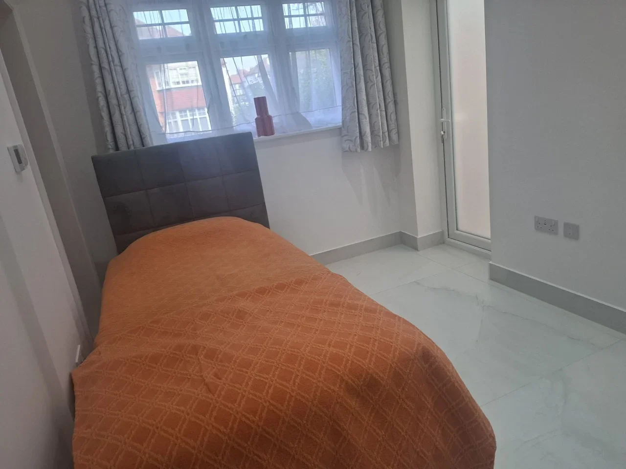 Room Barn Rise in Greater London