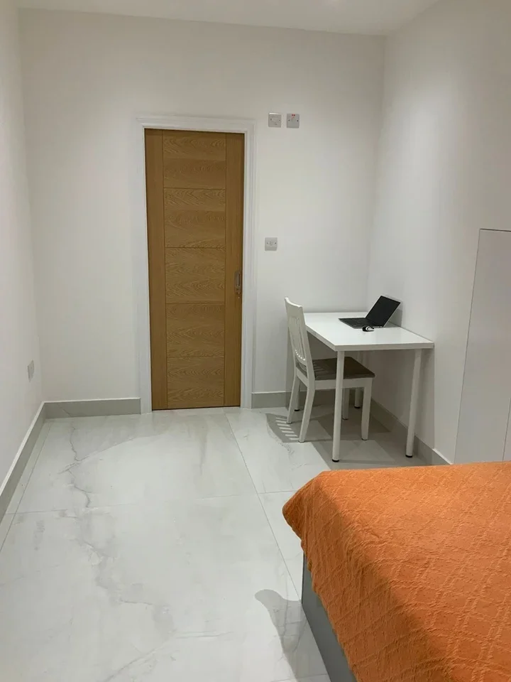 Room Barn Rise in Greater London