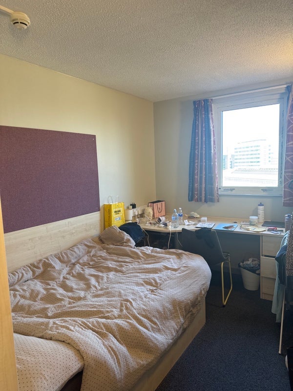 Room Berry Street in Manchester
