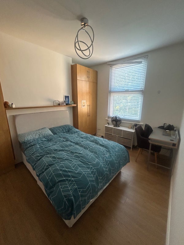 Room Ellerslie Road in Greater London