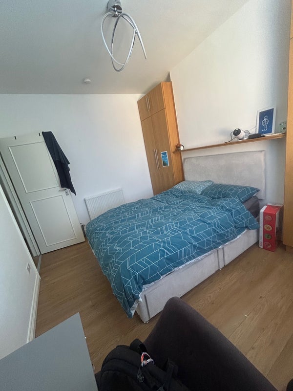 Room Ellerslie Road in Greater London