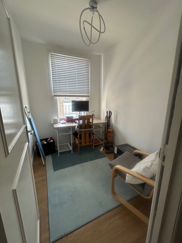 Room Ellerslie Road in Greater London