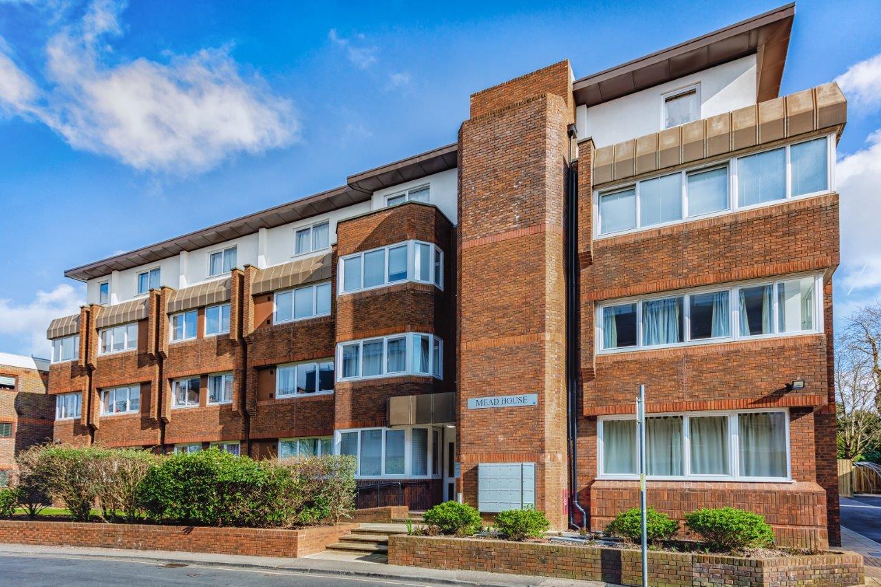 Flat Cantelupe Road in Mid Sussex