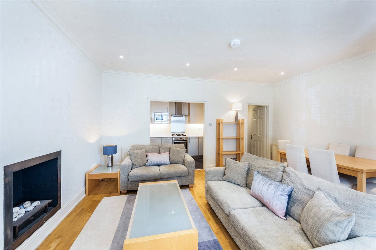 Flat Ongar Road in Greater London