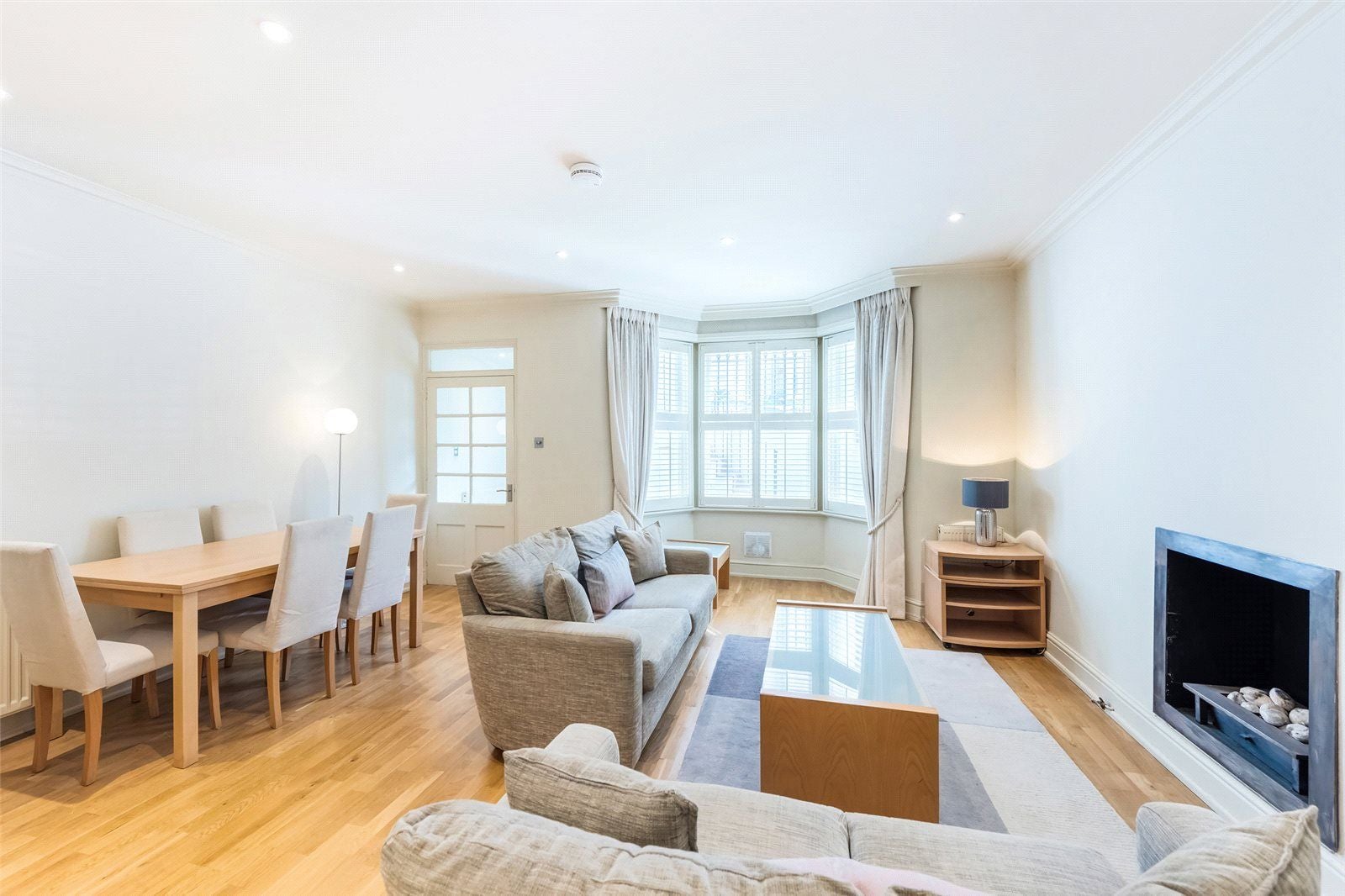 Flat Ongar Road in Greater London