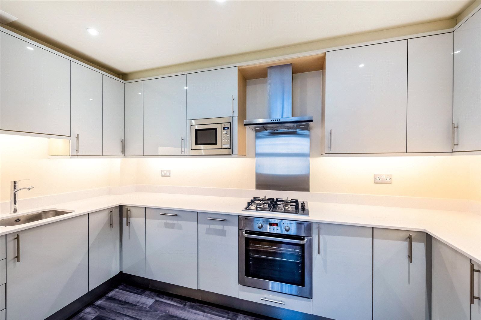 Flat Ongar Road in Greater London