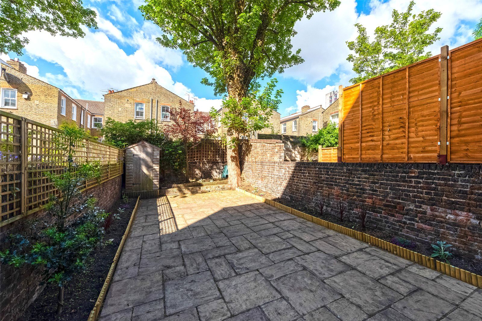 Flat Ongar Road in Greater London