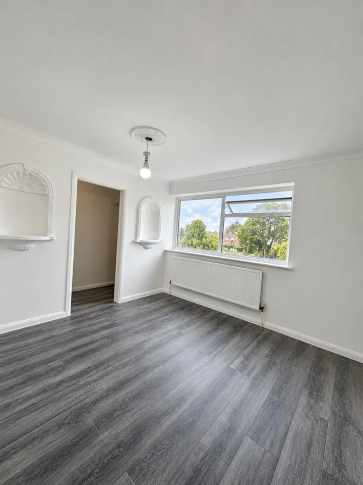 Flat Cherry Tree Lane in Greater London