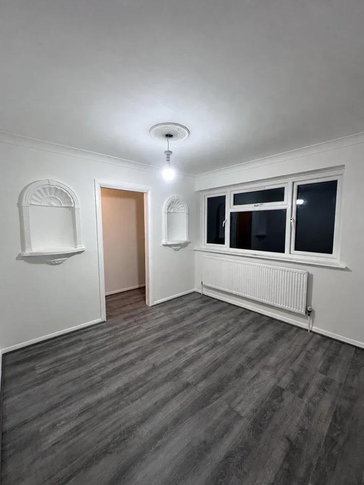 Flat Cherry Tree Lane in Greater London