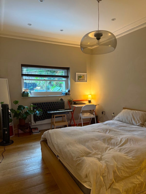 Room St Mark's Rise in Greater London