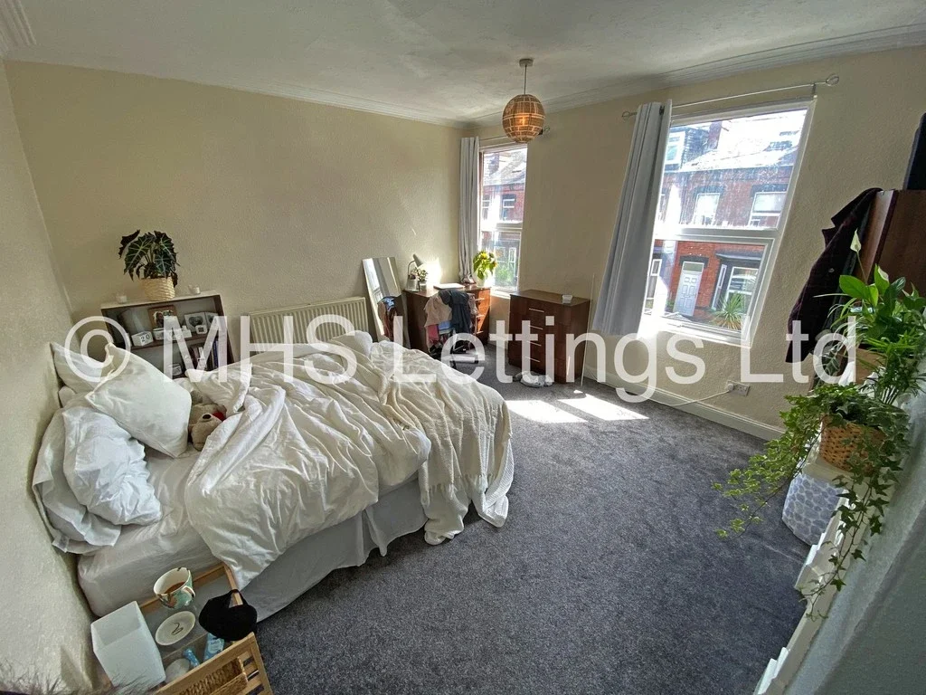 House Back Ashville Grove in Leeds