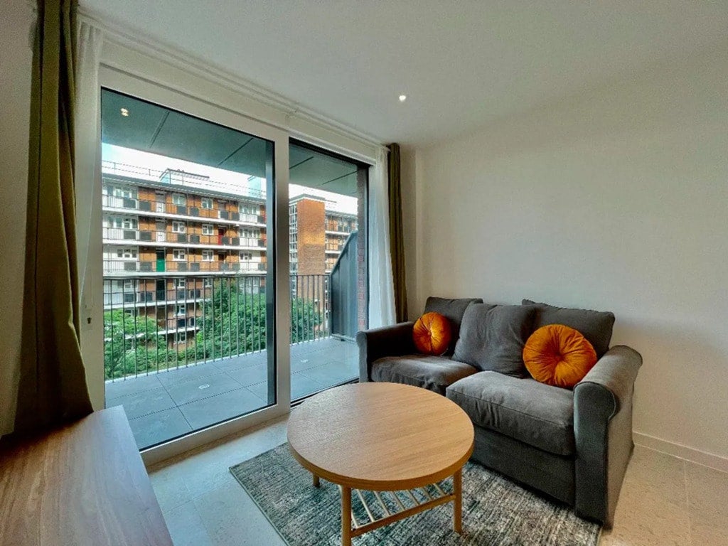 Flat Sidney Street in Greater London