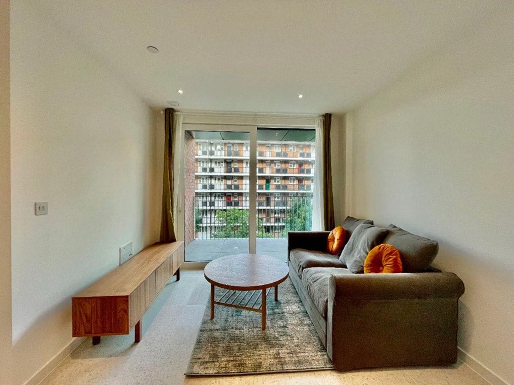 Flat Sidney Street in Greater London