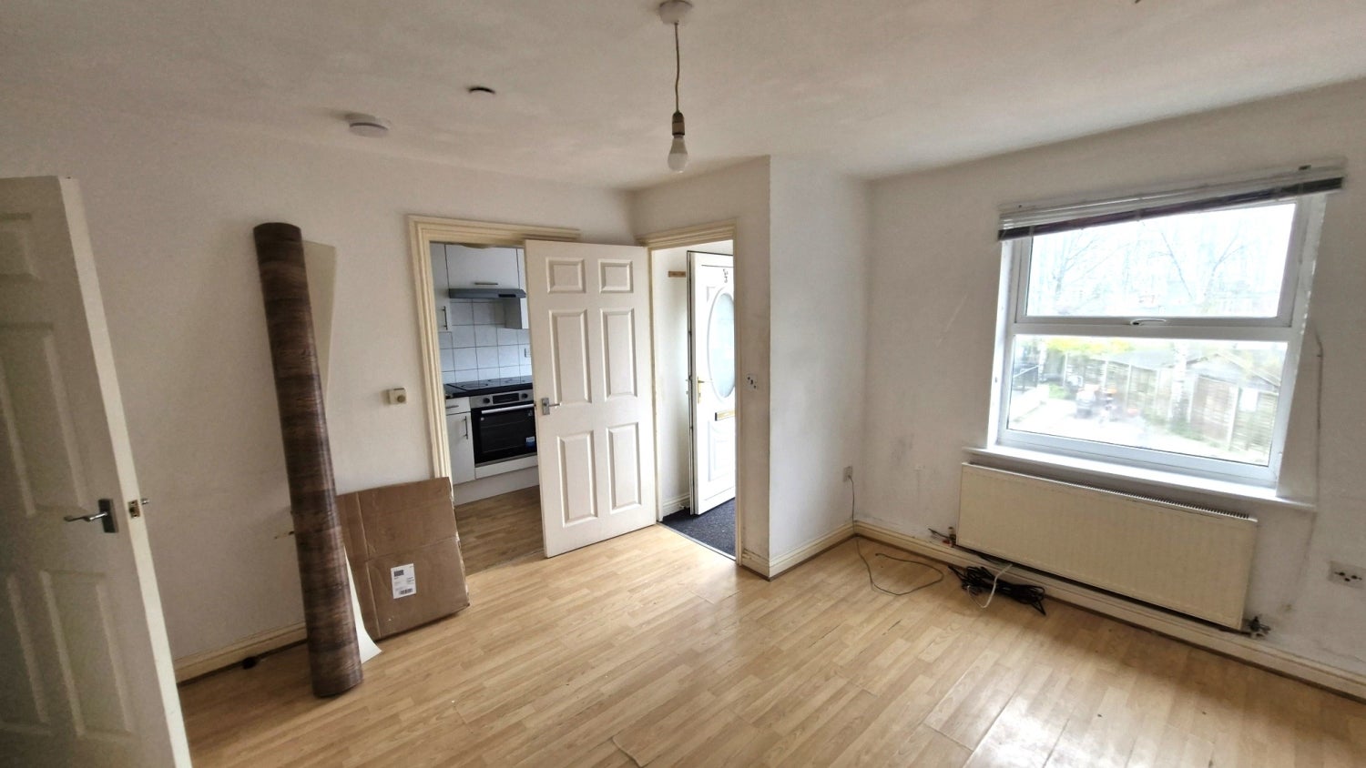 Flat Uplands Close in Greater London