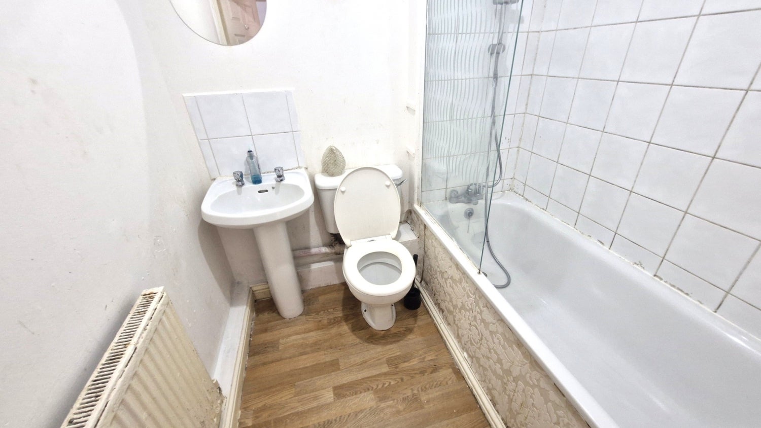 Flat Uplands Close in Greater London