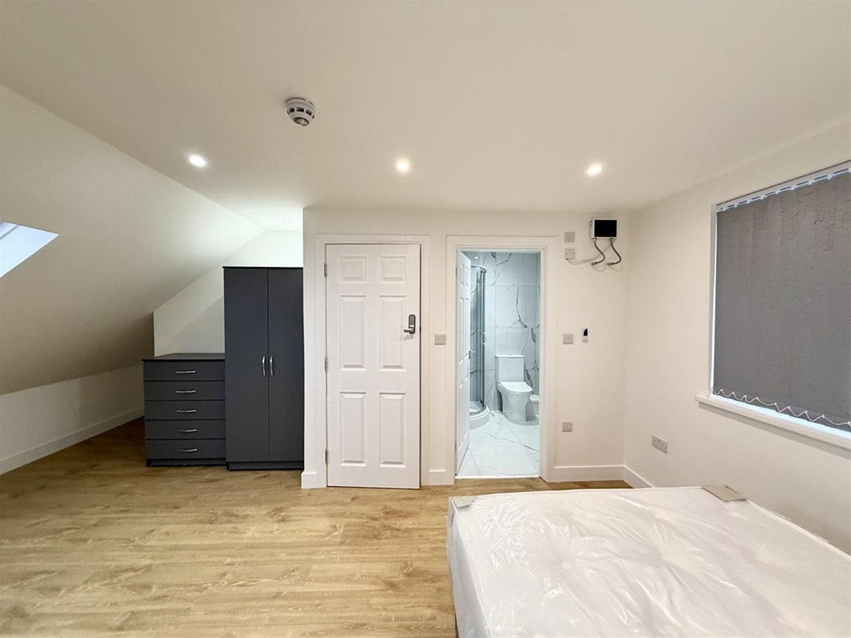 Room Somerset Road in London