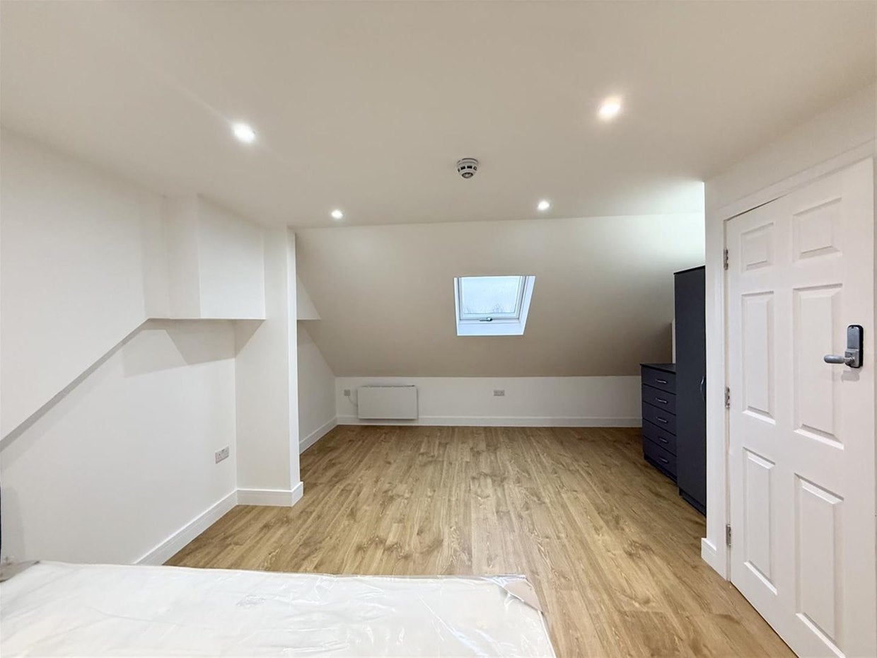 Room Somerset Road in London