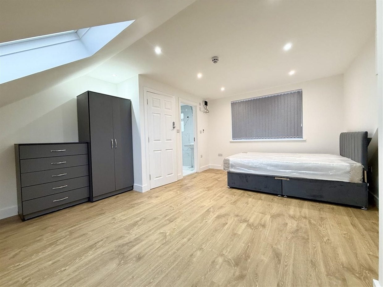 Room Somerset Road in London
