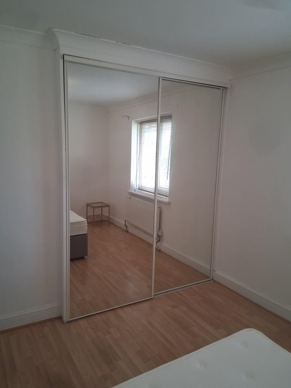 Room Henningham Road in Greater London