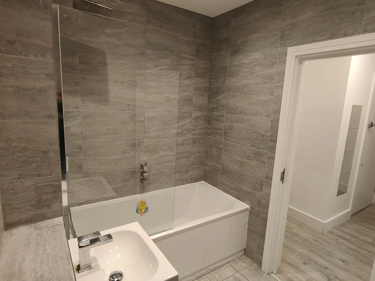 Room Lea Bridge Road in Greater London