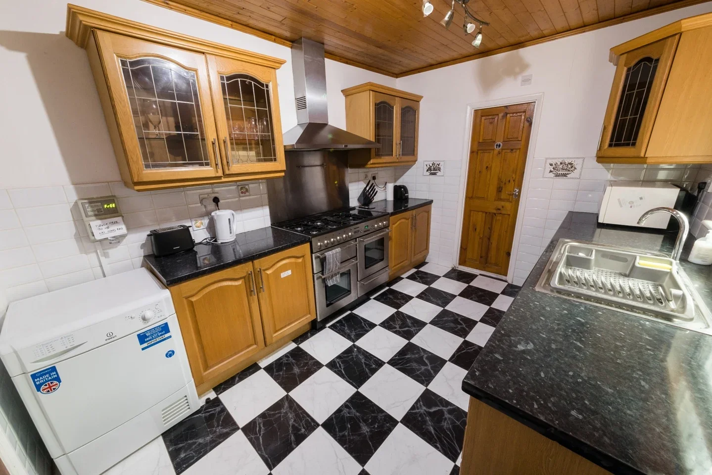 Room Dallow Road in Luton