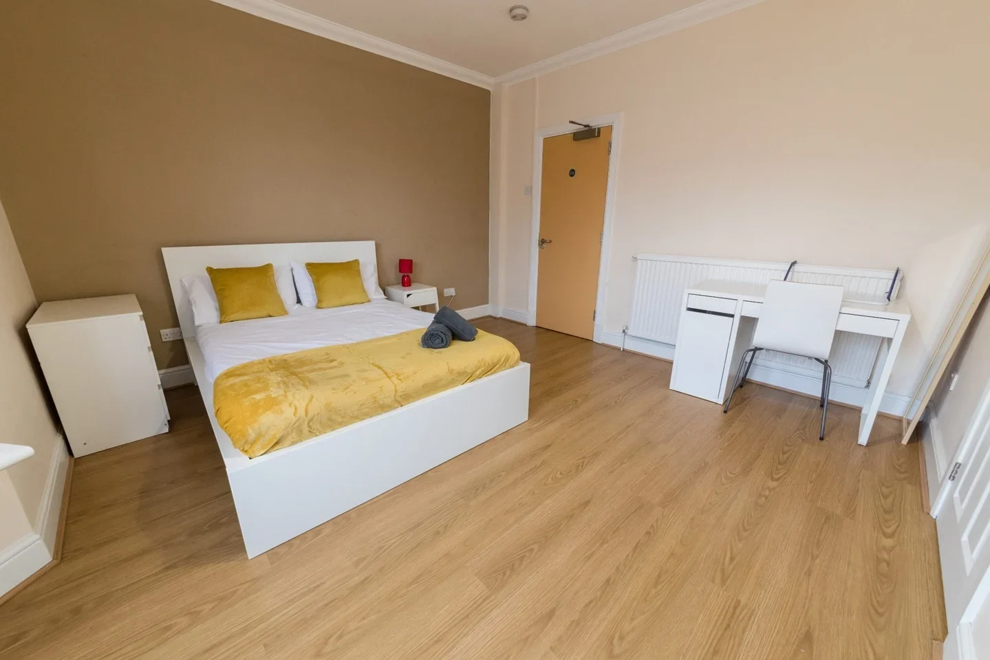 Room Dallow Road in Luton