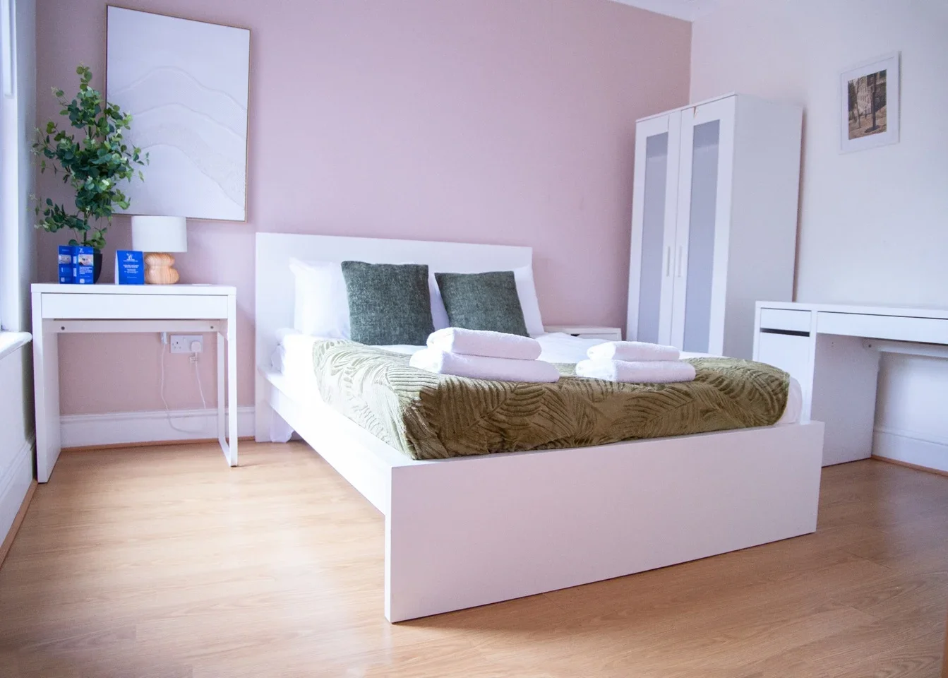 Room Dallow Road in Luton