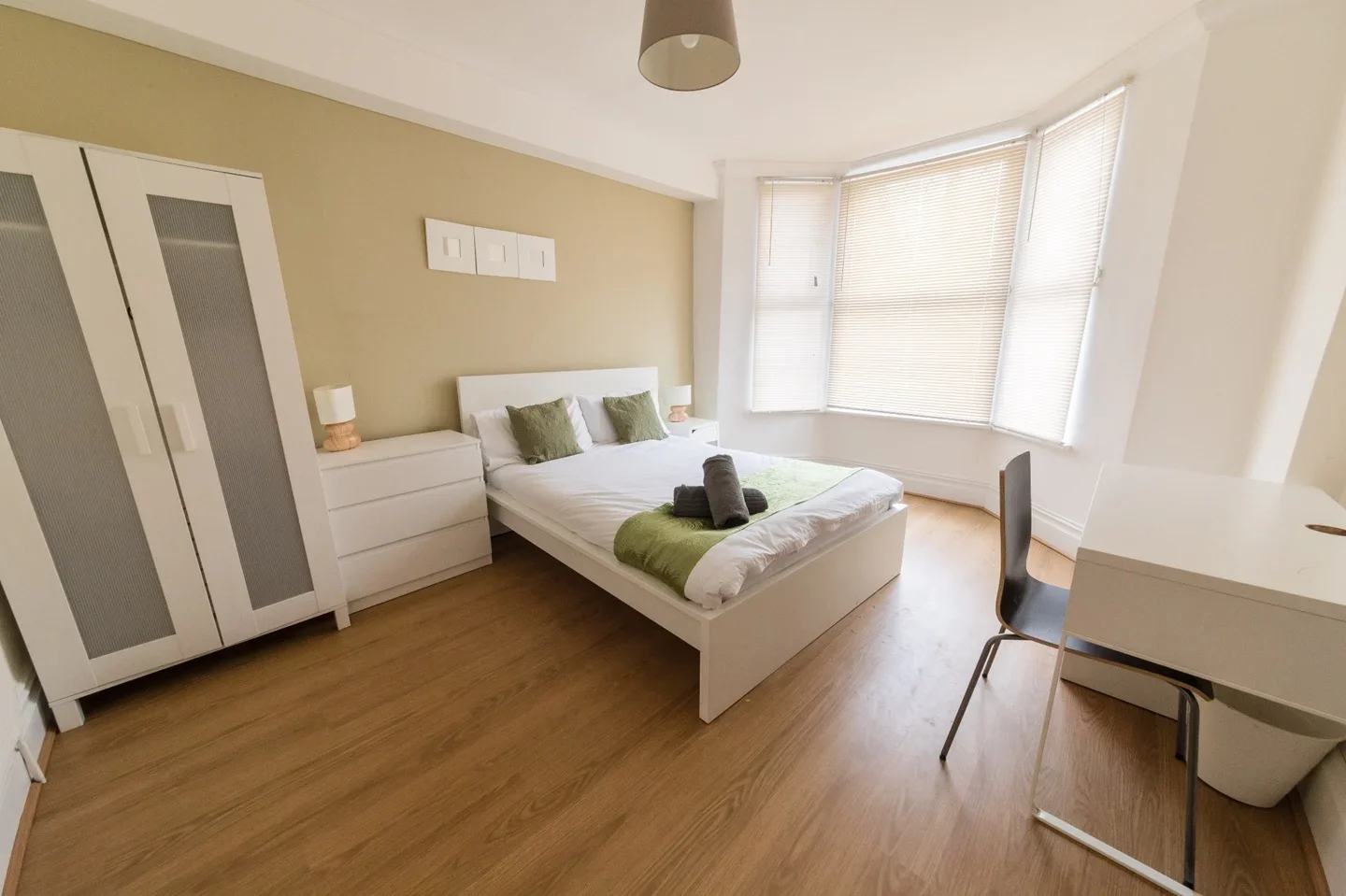 Room Dallow Road in Luton