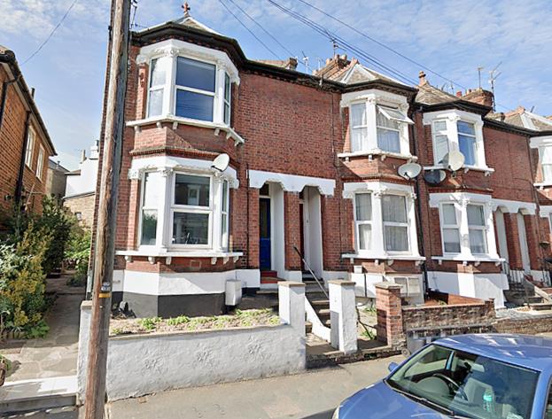 Flat Gladstone Road in Watford