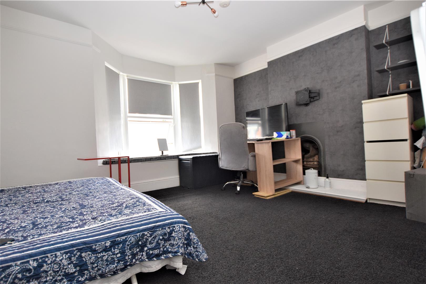 Flat Gladstone Road in Watford
