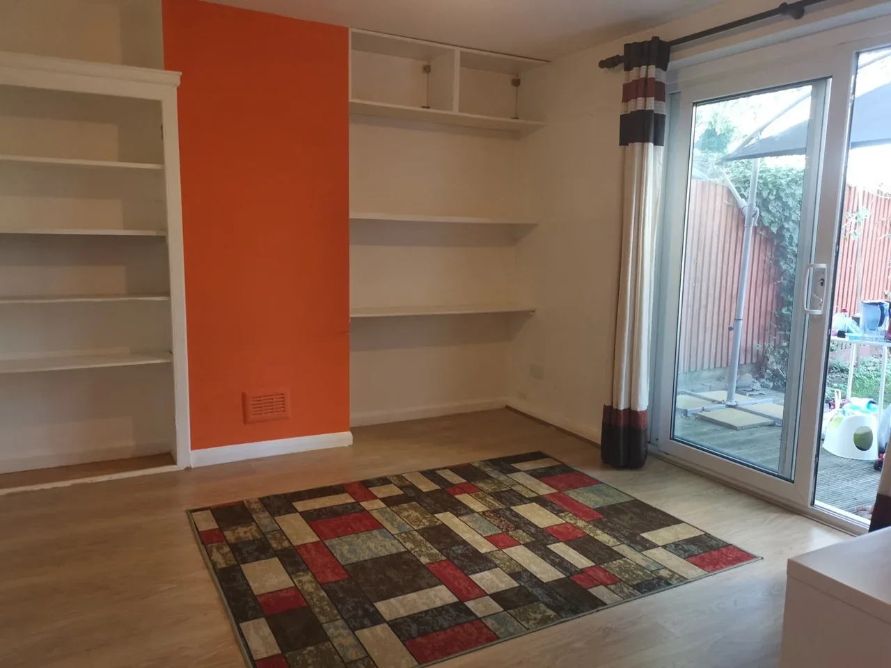 Flat Cedar Grove in Greater London