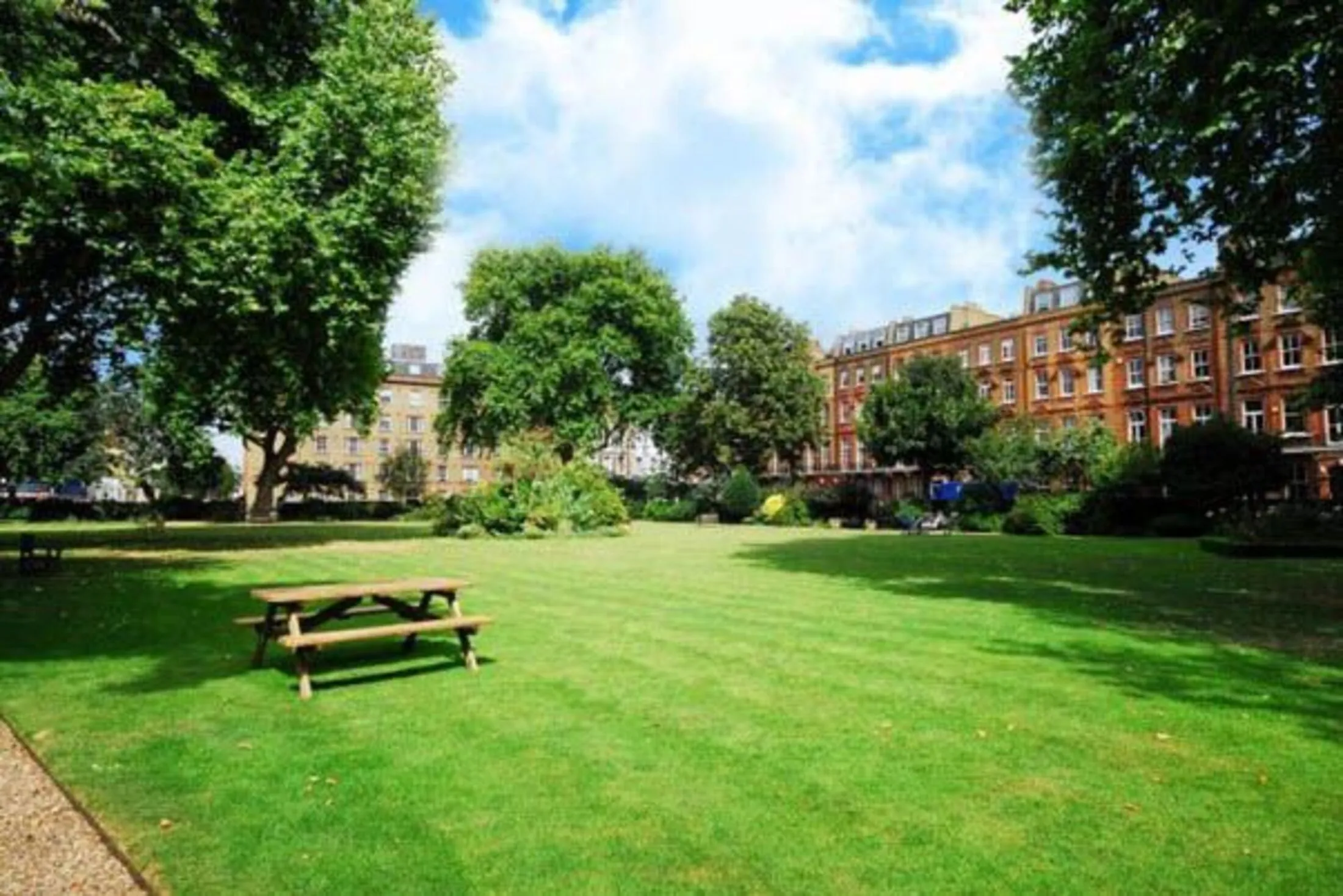 Flat Nevern Square in Greater London