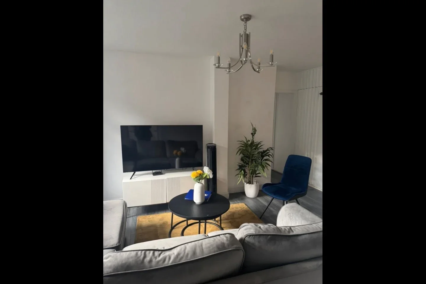 Flat Kersfield Road in Greater London