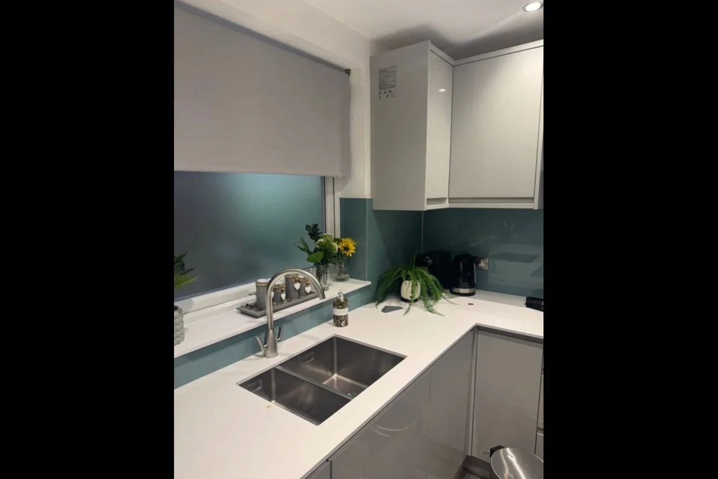 Flat Kersfield Road in Greater London
