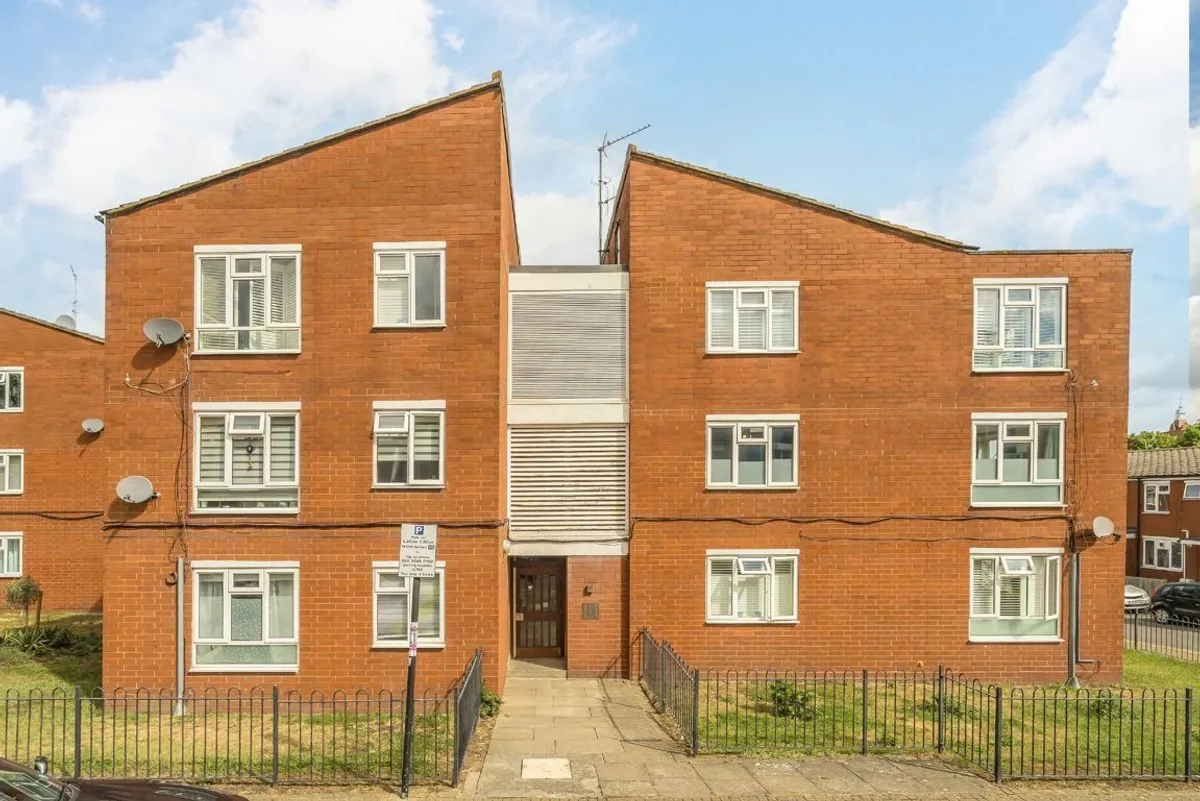 Flat Verran Road in Greater London