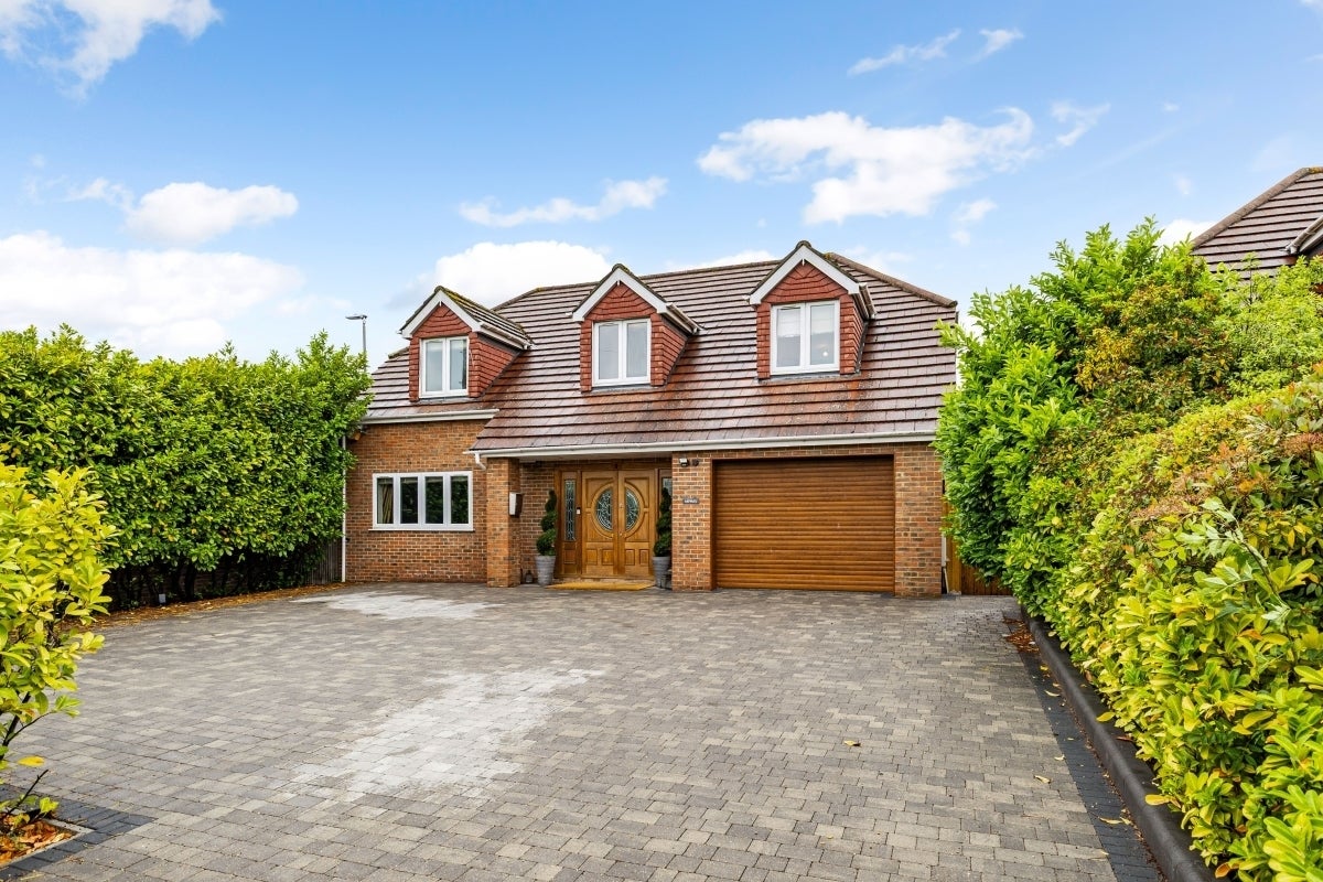 House Wexham Woods in George Green