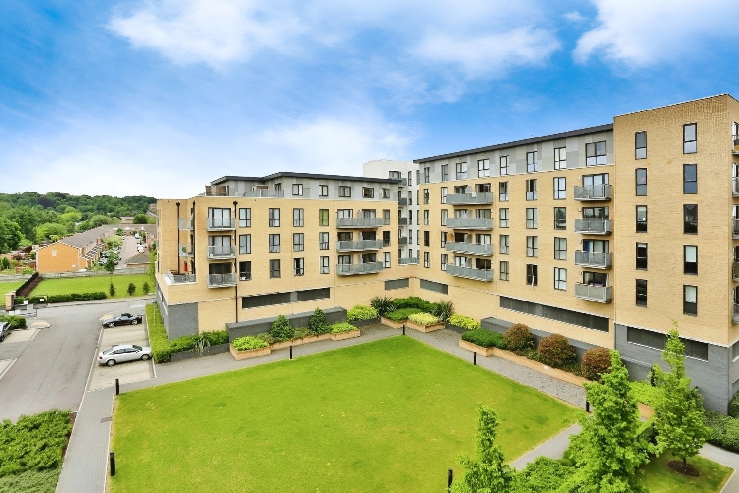 Flat Clydesdale Way in Greater London
