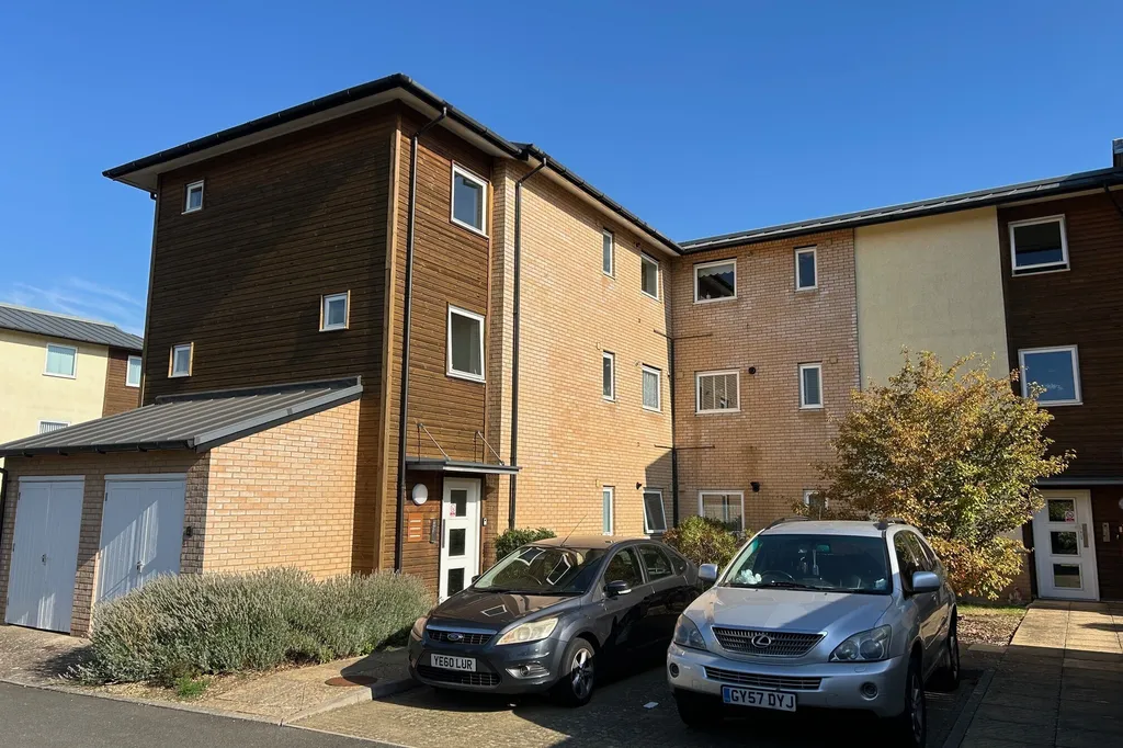 Flat Pye Bridge End in Milton Keynes
