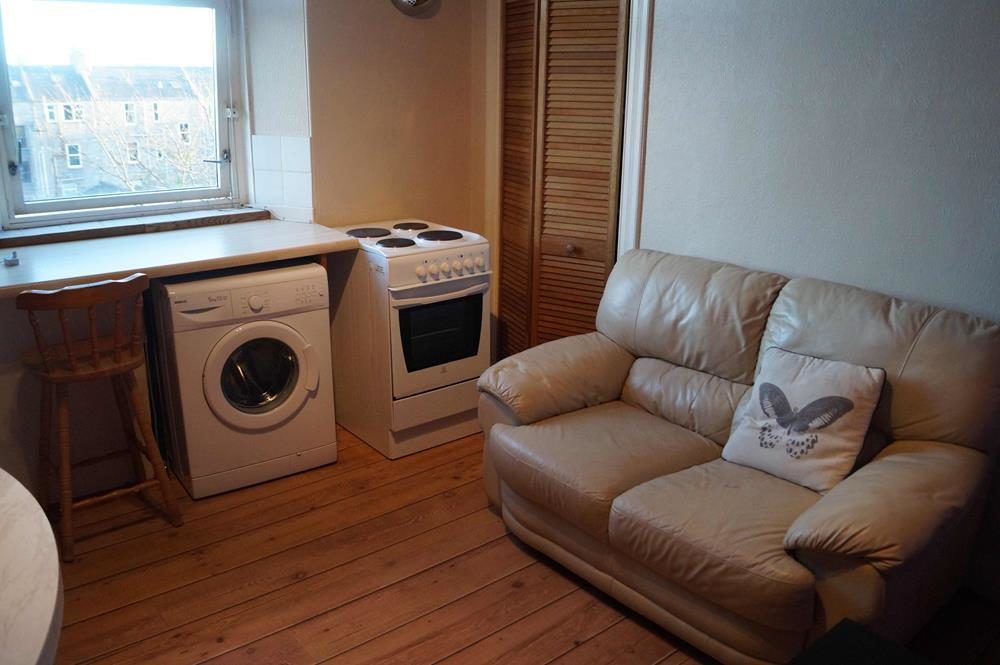 Flat Pitstruan Place in Aberdeen
