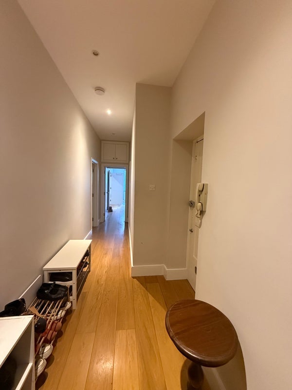 Room Lurline Gardens in Greater London