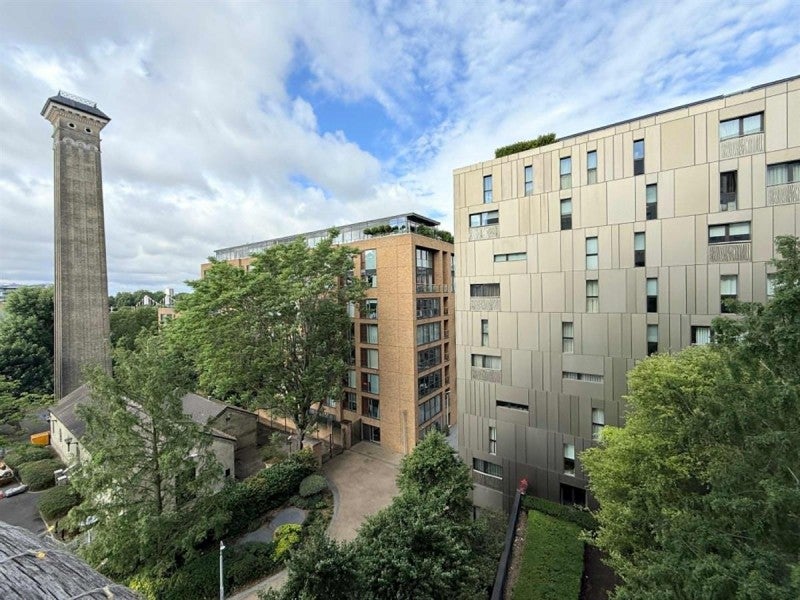 Flat Gatliff Road in City of Westminster