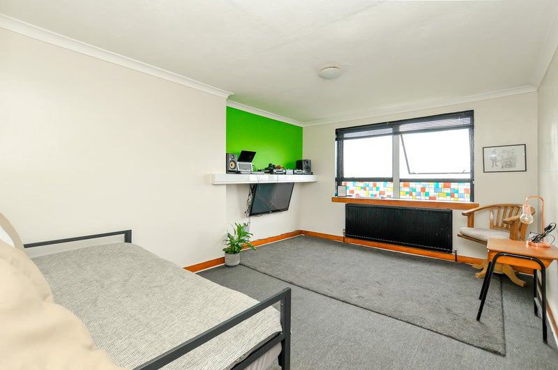 Room Vartry Road in Greater London