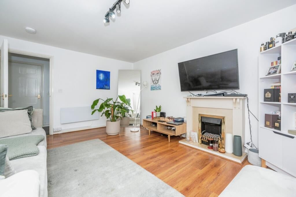 Flat Sewell Close in Grays